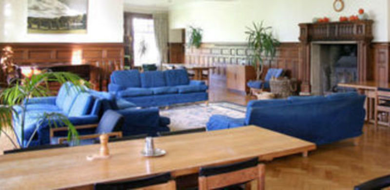 Sala de estar onde os estudantes se encontram, conversam, brincam, passam o tempo, e fazem festa toda quinta-feira