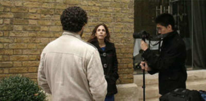 A gente e a Jackie ao lado da Saatchi Gallery